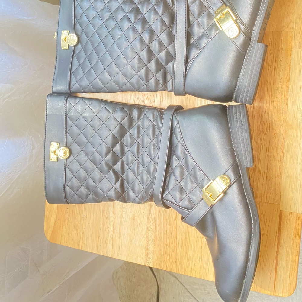 Michael kors Black side zippered quilted boots size 5